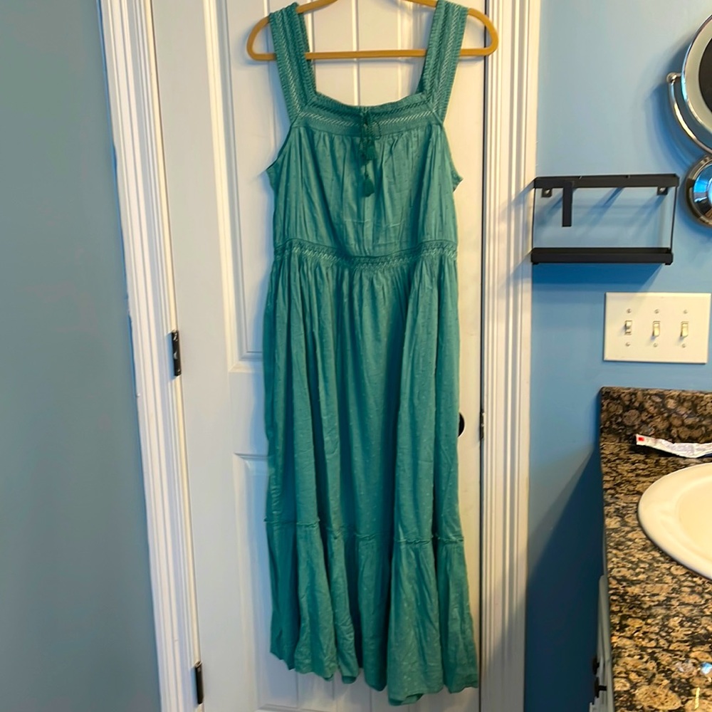 NWT Old Navy Sleeveless Waist-Defined Embroidered Clip-Dot Maxi Dress for Women